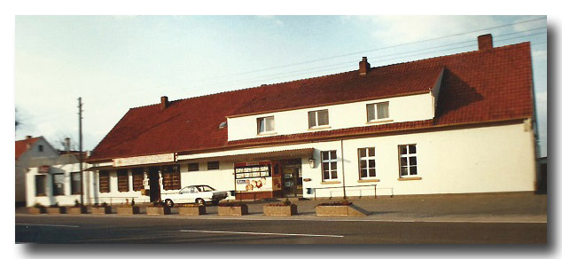 Im "Kleinen Saal" (links mit Flachdach) wurde der Diskothekenbetrieb durchgeführt